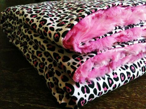 Love Cheetah Blanket, Barbie Room Decor, Girly Bedrooms, Pink Cheetah Print, Pink Cheetah, Pink Bedding, White Leopard, Printed Sheets, Pink Interior