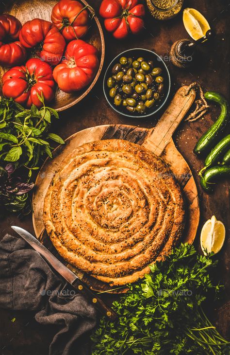 Turkish Food Photography, Turkish Food Aethstetic, Turkish Breakfast Traditional, Turkish Platter, Eid Breakfast, Turkish Borek, Turkish Food Traditional, Spinach Filling, Middle East Food