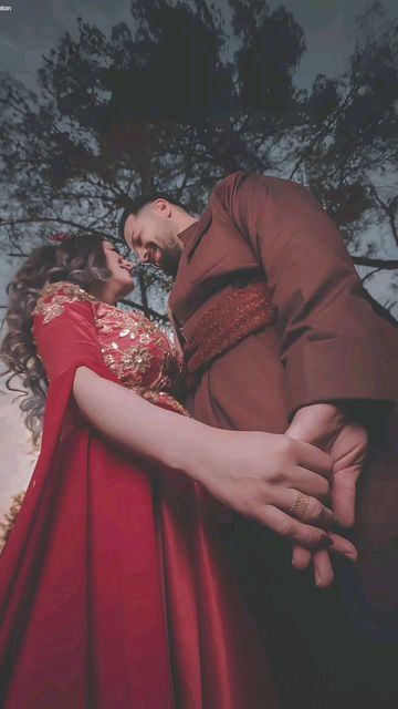 Husband Wife Goals, Dil Photos Love, Beautiful Love Status, Romantic Pic, Husband And Wife Love, Whatsapp Videos, Romantic Love Song, Romantic Status, Pre Wedding Poses