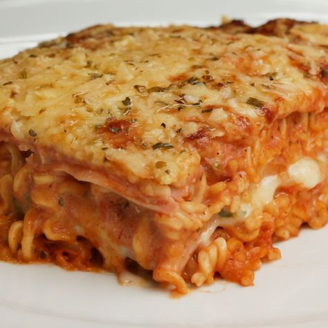 Instant Noodle Lasagna by Tasty Demais Recipe by Tasty Ziti Recipes, Baked Ziti Recipe, Classic Lasagna, Ramen Noodle Recipes, Baked Chicken Parmesan, Ramen Recipes, Instant Noodle, Baked Ziti, Microwave Recipes