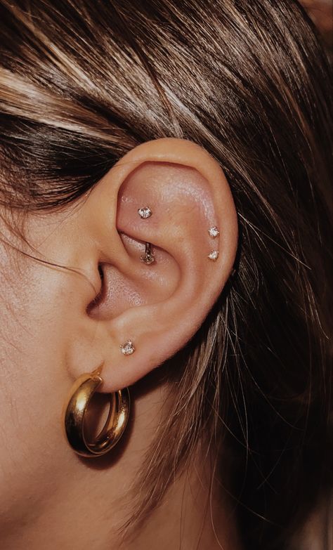 Rook, Double Helix, Double Lobe Minimalist Piercings, Surface Tragus Piercing, Surface Tragus, Tragus Piercing, Tragus Piercings, Tragus, Piercings