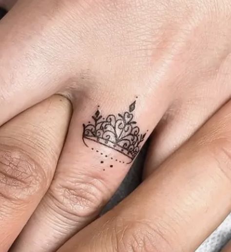 Tiara Finger Tattoo, Crown Ring Finger Tattoo, Finger Crown Tattoos For Women, Finger Tattoos Crown, Crown Finger Tattoos For Women, Crown Ring Tattoo, Finger Crown Tattoo, 2 Inch Tattoo Ideas, Crown Hand Tattoo