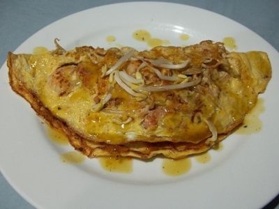 Chinese Omelette Chinese Omelette, Chicken Omelette, Baked Omelette, Best Cinnamon Rolls, Omelette Recipe, Chinese Chicken, Fast Dinners, What's For Breakfast, Omelet