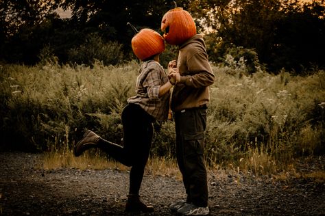 Pumpkin head couples photo shoot #halloweenideas #halloweeninspiration #spookyseason #spooky #spookymonth #fallvibes #coupleportrait #couplehalloweencostumes #photographylovers #photoshootideas #fallphotoshoot #pumpkin Pumpkin Photoshoot, Halloween Pics, Shot Ideas, Halloween Photography, Halloween Photo, Spooky Szn, Couples Photo, Halloween Photoshoot, Portrait Wedding