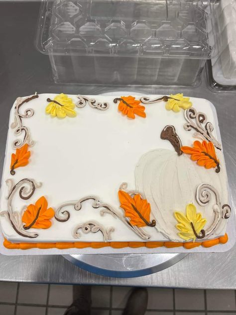 Fall Themed Sheet Cake Ideas, Fall Decorated Birthday Cakes, Fall Cake Designs Sheet Cake, Thanksgiving Sheet Cakes Decorated, Fall Themed Cake Ideas, Thanksgiving Sheet Cake Ideas, Fall Birthday Sheet Cake Ideas, Cute Thanksgiving Cake, Thanksgiving Sheet Cakes