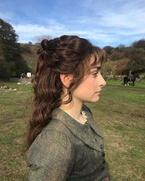 Vickie Ellis MUA & Hairstylist on Instagram: “POLDARK 5• It was an absolute pleasure to be @ellisehere wig & makeup artist for her character Morwenna Carne in the Series 5 of #Poldark…” 1800s French Hairstyles, 1700s Womens Hairstyles, Long Victorian Hairstyles, Victorian Aesthetic Hairstyles, 1600s Hairstyles Woman, Romantic Era Hairstyles, Regency Hairstyles Curly, Colonial Women Hairstyles, Regency Inspired Hair