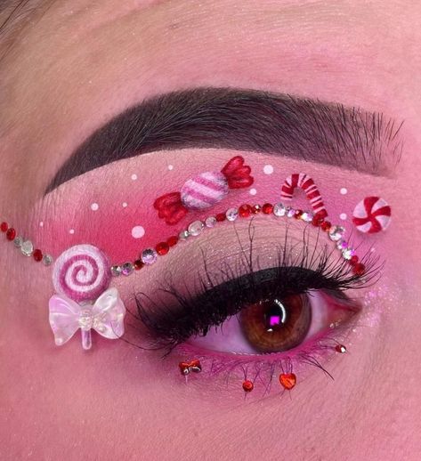 Pink Christmas Eye Makeup, Candy Eye Makeup, Xmas Eye Makeup, Creepy Christmas Makeup, Candy Cane Eye Makeup, Pink Christmas Makeup, Christmas Makeup Ideas Holiday, Cute Christmas Makeup, Christmas Glam Makeup