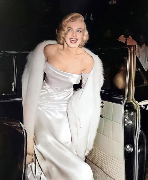 Marylin Monroe Dress, Marilyn Monroe Wedding, Hollywood Glam Dress, Golden Wedding Dress, Brides Sister, Marilyn Monroe Dress, Monroe Dress, Marilyn Monroe Fashion, Vintage Hollywood Glamour