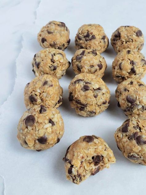 Healthy Peanut Butter Balls, Peanut Butter Balls Easy, Energy Bite, Peanut Butter Energy Balls, Peanut Butter Energy Bites, Peanut Butter Bites, Protein Balls Recipes, Peanut Butter Snacks, Bite Size Snacks