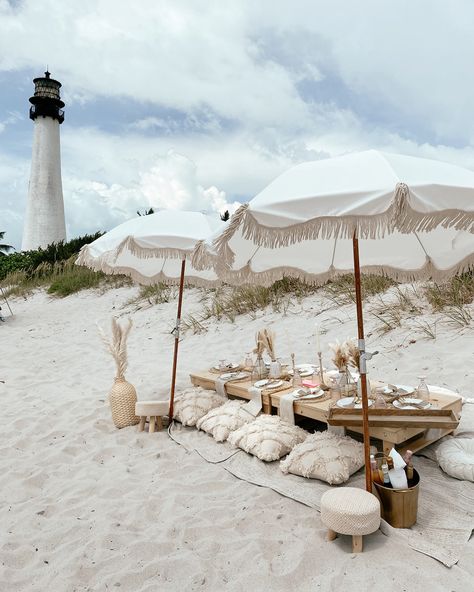 Lux Picnic, Glam Picnic, Picnic Ideas, 16th Birthday, Patio Umbrella, Lighthouse, Miami, Camping, Patio