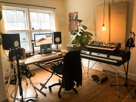 My current setup : synthesizers Home Music Studio Ideas, Studio Music Room, Music Studio Ideas, Home Studio Desk, Music Studio Decor, Home Recording Studio Setup, Recording Studio Setup, Home Studio Ideas, Music Recording Studio