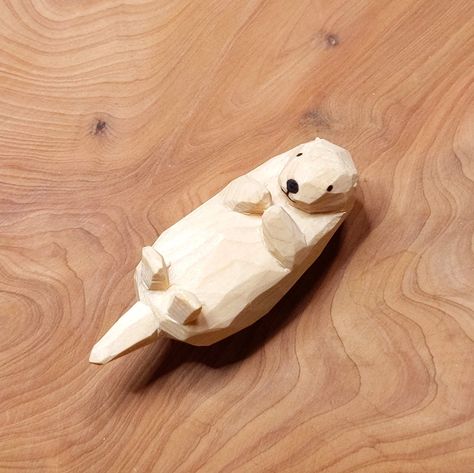 Cute Wood Carvings, Seiji Kawasaki, Wood Carving Ideas Beginner, Wood Carving Patterns Free, Easy Wood Carving, Wood Carving Ideas, Whittling Patterns, Carved Wooden Animals, Whittling Projects