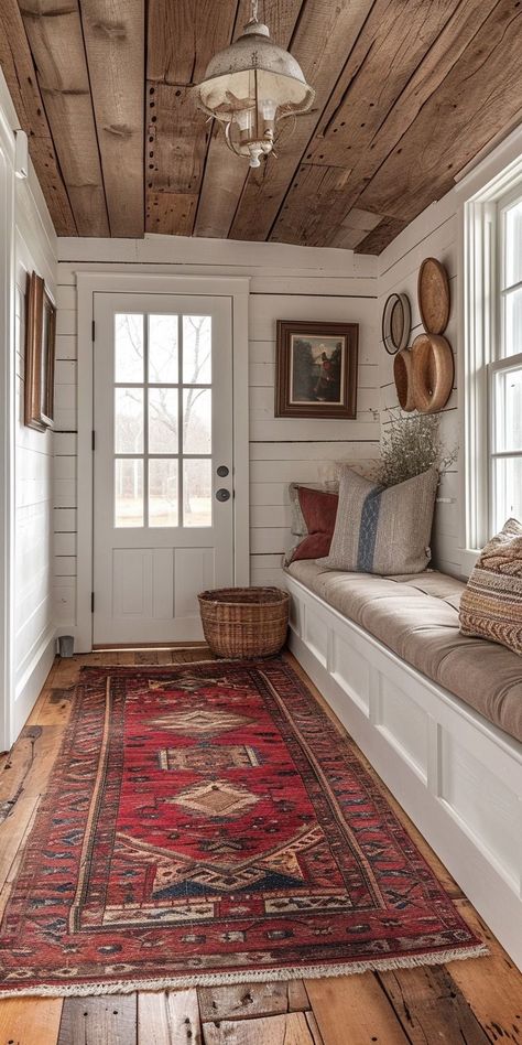 Mudroom Rustic Farmhouse, Country Mudroom Ideas Rustic, Western Foyer Entryway, Mud Room Entry Rustic, Old Western Home Interior, Cottage Home Decor Ideas, Western Cottagecore House, Country Home Interiors, Country Home Decor Ideas