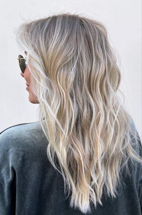 Blonde that looks like hair burned out in the sun Surf Blonde Balayage, Sunkissed Balayage Blonde, Surf Hair Blonde, Surfer Blonde Hair, Beach Blonde Balayage, Blonde Beach Hair, Beach Blonde Hair Color, Beach Blonde Hair, Surf Hair