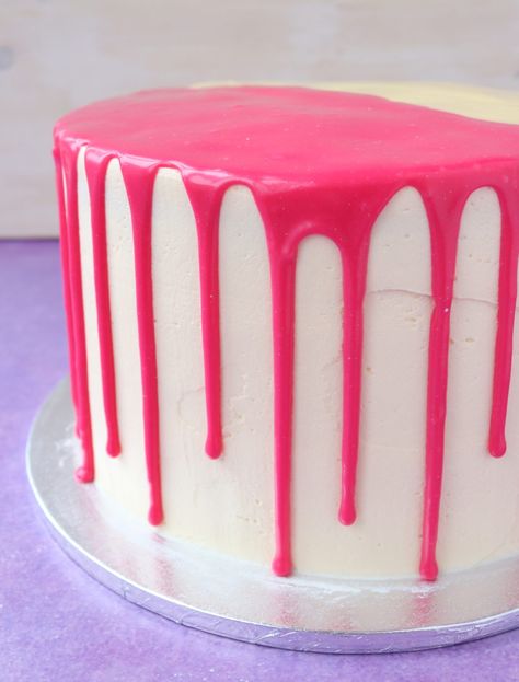 The Ultimate Drip Cake How To Guide - The Baking Explorer Candy Melt Drip Cake, How To Make Dripping Icing, Cake Drip With Candy Melts, Drip Cake Recipes, Chocolate Drip Cake, Crockpot Dinners, White Chocolate Ganache, Chocolate Sponge, Cake Making