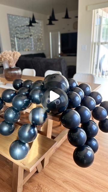 Sarah Pope on Instagram: "~Easy cheap balloon spider~ 🕷️ This is perfect for all the Halloween parties these next couple of weeks! Or just to have in your house! Personally I think it would be a great piece to have on the kitchen island at a party! All you need is black balloons, glue dots and some jumbo googly eyes! 👀 Stick 2 bigger balloons together, the butt larger than the head. Then stick 4 legs on each side, each leg has 4 small balloons except for the front legs just do 3! Let me know if you try this out for any Halloween party you have coming up! Comment SHOP for a direct link or click the link in my bio where you can navigate to the products on my LTK. 🕸️🖤🕷️ #halloween #halloween2024🎃👻🕷️ #halloweencraft #crafty #crafting #halloweendiy #cheapdiy #easydiy #fy #foryou #spooky Balloon Spider, Spider Balloon, Balloon Tower, Halloween Dance, Small Balloons, Big Balloons, At A Party, Easy Cheap, Black Balloons