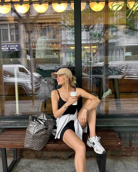 Fredrika Ekerot (@fredrika_ekerot) • Instagram photos and videos Goyard Bag Outfit, Goyard Outfit, Goyard Tote Outfit, Bag Workout, Goyard Tote, Airport Fits, Tote Outfit, Goyard Bag, Bag Outfit