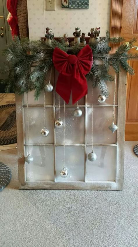 Window Redo Ideas, Diy Old Frames Projects, How To Decorate An Old Window, 9 Pane Window Ideas Decor, Decorating Old Window Frames For Christmas, Christmas Window Frame Ideas, Window Pane Christmas Decor, Christmas Window Frame Decor, Old Window Projects Christmas