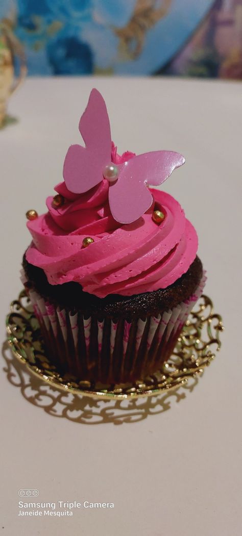 Cupcake rosa com borboleta Cupcake Rosa, Cupcake, Cake