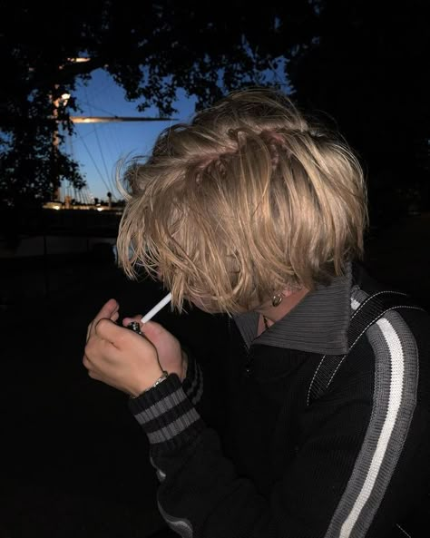 Hair Styles Grunge, Andrew Minyard Aesthetic, Blonde Boy Aesthetic, Men Blonde Hair, Andrew Minyard, Punk Boy, Blonde Aesthetic, Grunge Guys