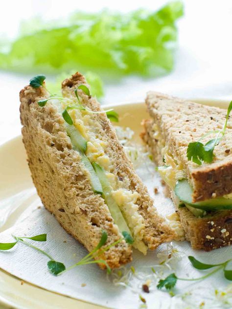 Scrambled Egg Sandwich with Cucumber Egg Salad Sandwich Recipe Healthy, Vegan Egg Salad Recipe, Creamed Spinach Recipe, Egg Salad Sandwich Recipe, Egg Sandwich Recipe, Healthy Cheese, Healthy Sandwich Recipes, Egg Salad Sandwiches, Cucumber Sandwiches