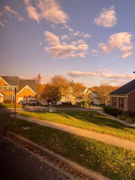 Midwest Suburbs Aesthetic, Nice Neighborhood Aesthetic, Suburban Street Aesthetic, Object Impermanence, American Neighbourhood, Suburbs Aesthetic, American Suburbs, Beautiful Neighborhoods, Suburban Neighborhood