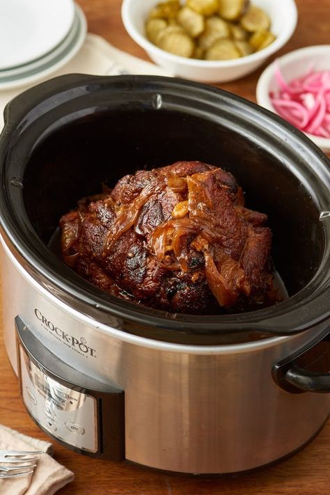 Slow Cooker Or Crockpot Maple Mustard Pulled Pork Sandwiches. Looking for recipes or ideas for weeknight meals and dinners from your crock pot? Easy to make and one of the best meals for picky eaters as families of all sizes and ages love this. You'll need pork butt or shoulder, maple syrup, dijon mustard, chicken broth, soy sauce or tamari, onion, garlic. Affordable Recipes, Crock Pots, Maple Mustard, Roasted Pork, Slow Cooker Pulled Pork, Slow Cooked Meals, Herb Recipes, Pot Pies, Crockpot Pork