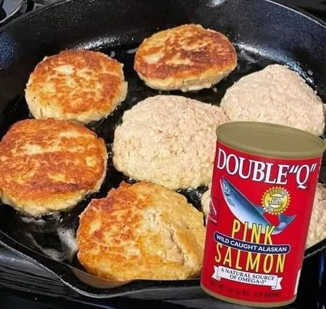 Old Fashioned Salmon Patties, Salmon Patty, Fried Salmon Patties, Salmon Cakes Recipe, Canned Salmon Recipes, Canned Salmon, Salmon Patties Recipe, Fried Salmon, Easy Salmon Recipes