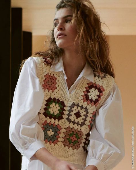 Squared Clothes, Vest Pattern Free, Granny Square Sweater, Chic Crochet, Crochet Vest Pattern, Crochet Clothing And Accessories, Crochet Fashion Patterns, Crochet Cardigan Pattern, Crochet Shirt