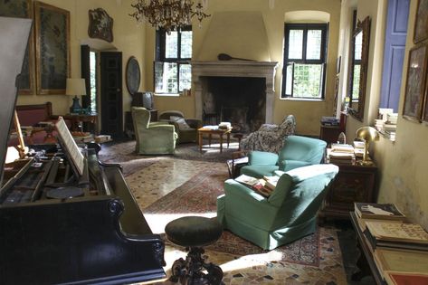 Tour The 17th-Century Italian Villa In Director Luca Guadagnino’s 'Call Me By Your Name' - ELLEDecor.com Cmbyn House, Call Me By Your Name House, Your Name Movie, Living Room Industrial, Italian Interior Design, Italian Interior, Call Me By Your Name, Italian Villa, World Of Interiors