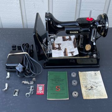 Singer Featherweight Sewing Machines for Sale – Fabulous Singer Featherweights Singer Featherweight Sewing Machine, Featherweight Sewing Machine 221, Singer Featherweight 221, Sewing Machine For Sale, Featherweight Sewing Machine, Sewing Machine Embroidery, Singer Sewing Machine, Singer Sewing, Needle Arts