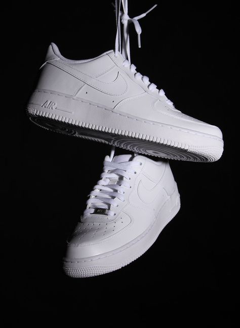 Air Force 1 Wallpaper, Nike Air Force 1 Black, Uk Drip, Af1 Shoes, Shoes Wallpaper, White Air Force 1, White Air Forces, White Nike Shoes, Nike Wallpaper