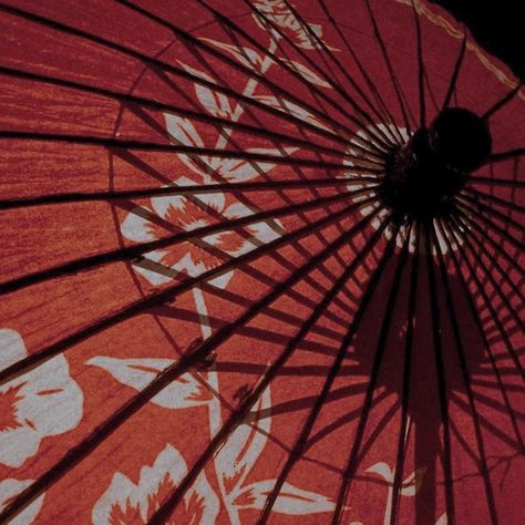 Chinese Red Aesthetic, Hua Cheng Aesthetic, Xuan Ji, Ancient China Aesthetic, China Aesthetic, Shanghai Night, Chinese Aesthetic, Hua Cheng, Red Umbrella