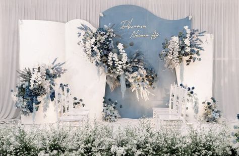 Blue Theme Wedding Backdrop, Light Blue Wedding Backdrop, Blue Wedding Stage Decor, Blue Decorations Wedding, Wedding Backdrop Blue, Dekor Engagement, Blue Wedding Backdrop, Dekor Akad, Backdrop Lamaran