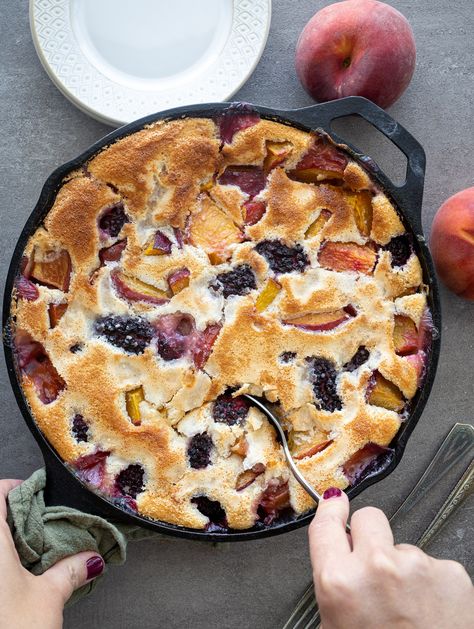 Peach Blueberry Cobbler, Blackberry Cobbler Recipe, Fresh Peach Cobbler, Peach Blueberry, Blackberry Recipes, Blackberry Cobbler, Blueberry Desserts, Peach Desserts, Blueberry Cobbler