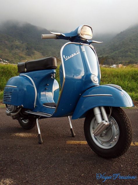 Clean, classic Vespa SS Italian Things, Scooters Vespa, Vespa Super, Vintage Moped, Vespa Ape, Vespa 50, Vespa S, Classic Vespa, Vespa Piaggio