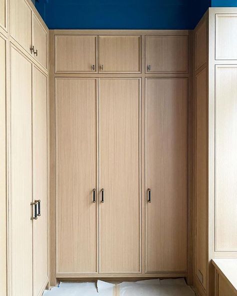 Swiss Woodworking, Inc. on Instagram: "Rift White Oak Closet perfection! ✨👔👞 Finishing by Gladkov Studios 🎨" White Oak Closet, Oak Closet, Bedroom Built Ins, Oak Bedroom, Wall Closet, Closet Door, Door Trims, Cabinet Styles, Closet Doors