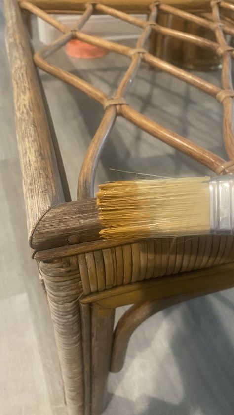 Diy Rattan Chair, Bamboo Chair Makeover, Bamboo Furniture Makeover, Rattan Furniture Makeover, Cane Outdoor Furniture, Ratan Furniture, Paint Magic, Vintage Rattan Furniture, Paint Sealant