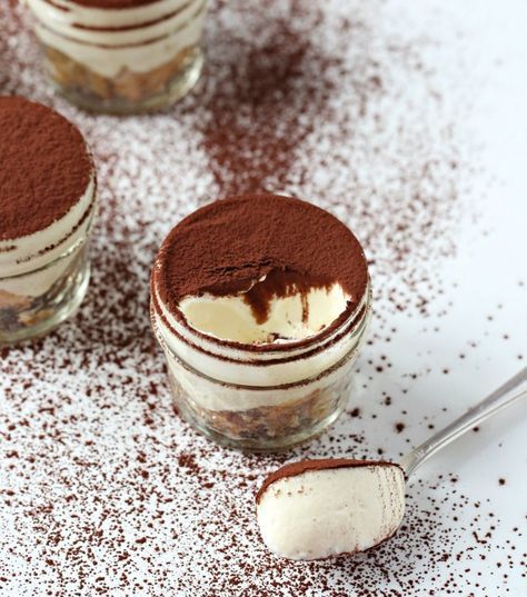 Heavenly Tiramisu makes approx 16 servings In 4oz Jelly jars -Ball jars Double coffee and use full box 100g lady fingers Mason Jar Desserts, Cake In A Jar, Dessert In A Jar, Wedding Cake Recipe, Tiramisu Cake, Tiramisu Recipe, Food Wallpaper, Meals In A Jar, Bakery Recipes