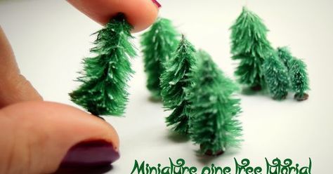 Liked on Pinterest: miniature pine tree tutorial...and tutorials for many more Pine Tree Tutorial, Pine Tree Diy, Small Home Decor Ideas, Crismas Tree, Tree Tutorial, Small Home Decor, Dollhouse Christmas, Pipe Cleaner Crafts, Budget Home Decorating