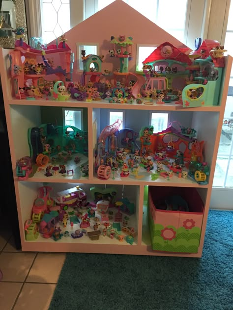 Littlest Pet Shops 2000s, Lps Set Up, Littlest Pet Shop House, Littlest Pet Shop Display, Lps Doll House, Lps Collection Display, Littlest Pet Shop Collection, Littlest Pet Shop Customs, Littlest Pet Shop 2000s