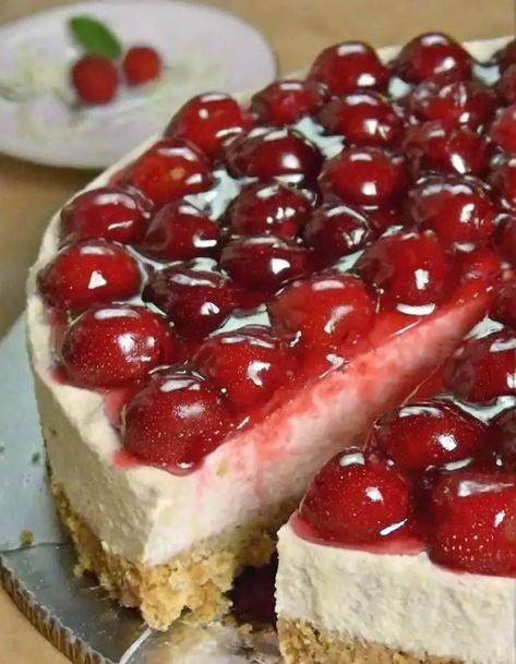 Key Lime Cheesecake Recipe, Cherry Cheesecake Recipe, No Bake Cherry Cheesecake, Cherry Topping, Key Lime Cheesecake, Lime Cheesecake, Cherry Desserts, Cherry Cheesecake, Cheesecake Desserts