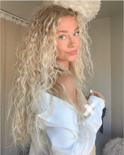 The Ultimate Guide to Naturally Curly Hair - Society19 Ice Blonde Curly Hair, Icy Blonde Curly Hair, Wavy Platinum Blonde Hair, Phoenix Hair, Blonde Wavy Hair, Blonde Curly Hair, Blonde Curls, Boring Hair, Blonde Hair Looks