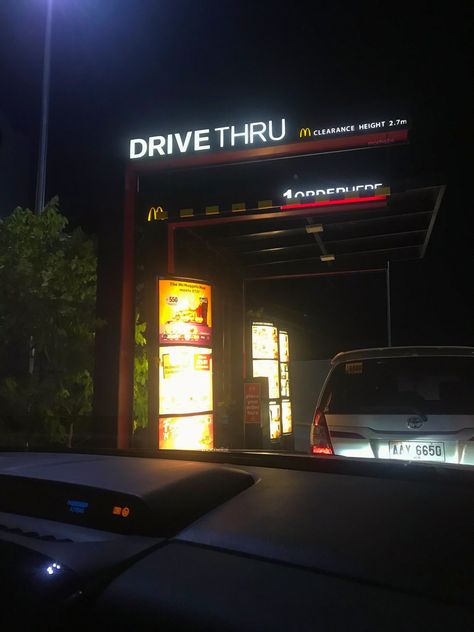 Mcdo Food Drive Thru, Mcdonald’s Drive Thru, Drive Thru Aesthetic Mcdo, Mcdo Aesthetic Food Night, Late Night Mcdonalds Aesthetic, Mcdonalds Aesthetic Food Night, Mcdo Aesthetic, Drive Thru Mcdonalds Night, Late Night Mcdonalds