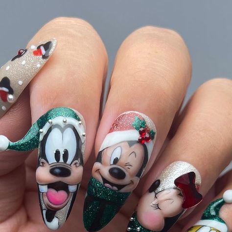 Christmas Nails Disney, Disney Christmas Nails, Mickey Y Minnie, Nail Art Disney, Disney Nails, Nail Pro, Xmas Nails, Disney Christmas, Nail Artist