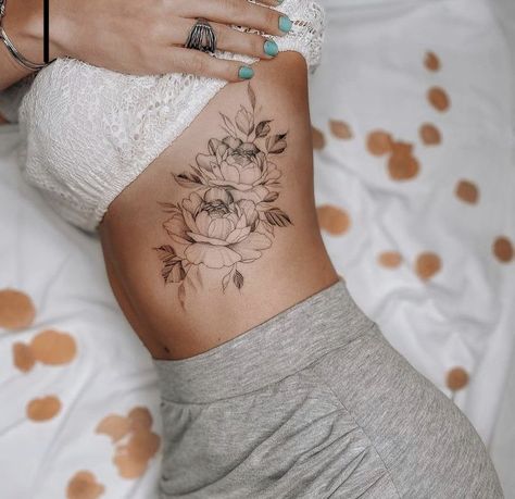 Flower Tattoo On Ribs, Side Tattoos Women, Tattoos On Side Ribs, Underboob Tattoo Designs, Rib Tattoos For Women, Ribcage Tattoo, Leo Tattoos, Chest Tattoos, Inspiration Tattoos