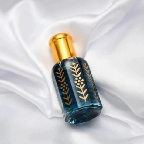 Experience the essence of summer with Blu Ajmal, an exquisite attar that captures the spirit of the great outdoors. Designed for energetic and spirited young men, this fresh, aquatic fragrance is a must-have for anyone who appreciates the invigorating notes of nature.. 1 tola attar bottle - R240 ‼️ Al Faris Perfumes 🇿🇦 Link in bio 🔗 . . . . . . #alfarisperfumes #ajmal #fyp #foryou #explore #explorepage #attar #oil #perfumeoil #instagram #islam #fragrancesouthafrica #mzanziscents #perfumeso... Attar Bottle, Summer Perfumes, Swiss Arabian, Leaves Photography, The Best Perfume, Oud Fragrance, Summer Perfume, Perfume Photography, Studio Photography Poses