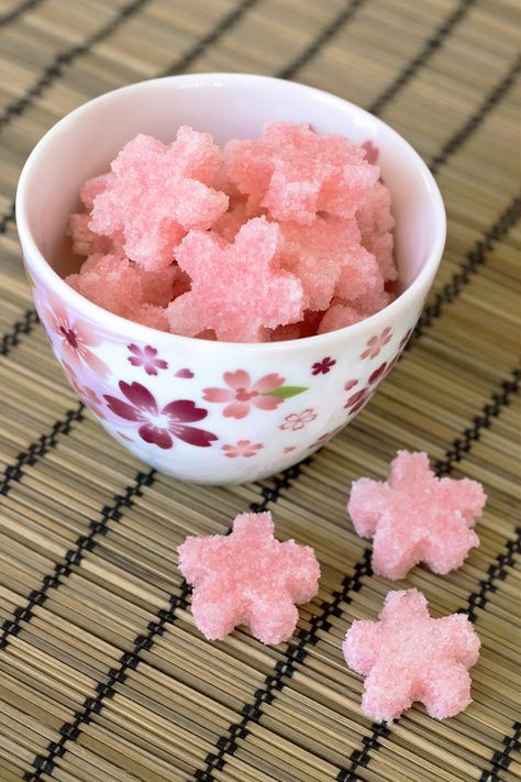 sakura-sugars3 Cherry Blossom Food, Sakura Theme, Cherry Blossom Party, Japan Sakura, Cherry Blossom Wedding, Cherry Blossom Festival, Fairy Artwork, Sugar Cubes, Japanese Tea Ceremony