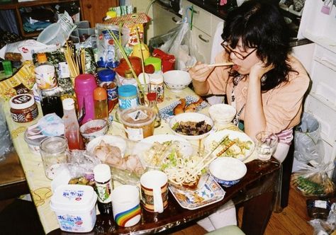 Richard Billingham, Deco Tv, Welcome To Paris, Japanese Lifestyle, Japan Photography, Photography Exhibition, Japanese Film, Messy Room, Family Show