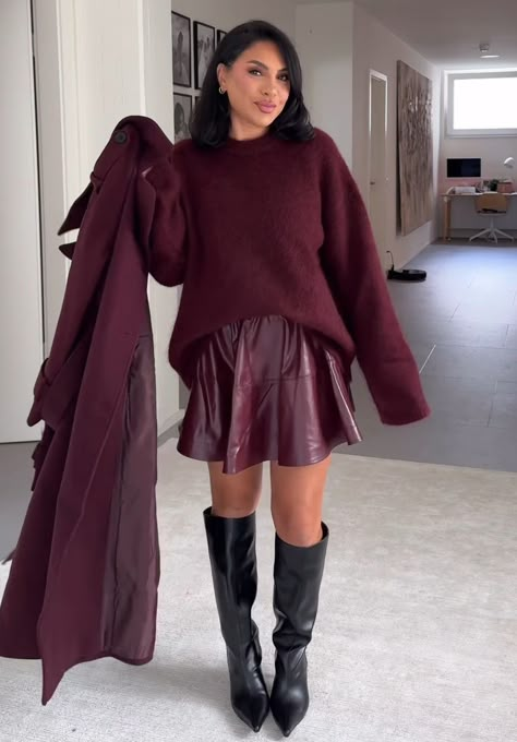 Burgundy Jumper Outfit, Burgundy Boots Outfit Winter, Burgundy Boots Outfit, Smart Casual Women Outfits, Casual Women Outfits, Maroon Outfit, Winter Boots Outfits, Smart Casual Women, Burgundy Outfit